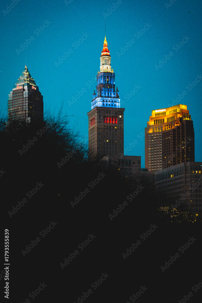 Fototapeta premium Cleveland skyline during blue hour