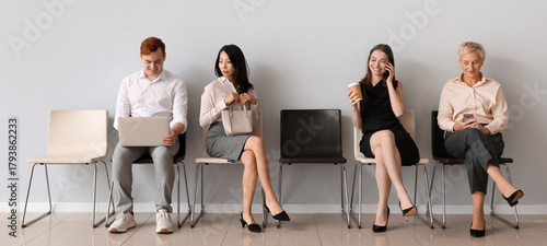Applicants waiting for job ...