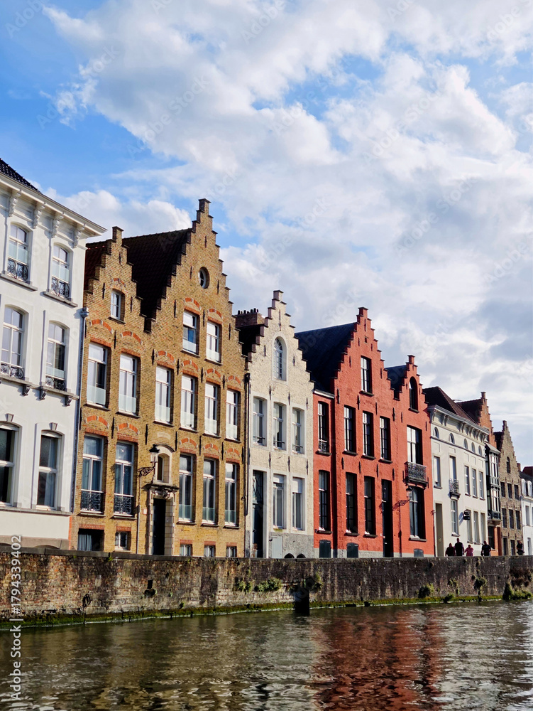 Naklejka premium Historic Step-Gabled Houses Reflected on a Canal in Bruges
