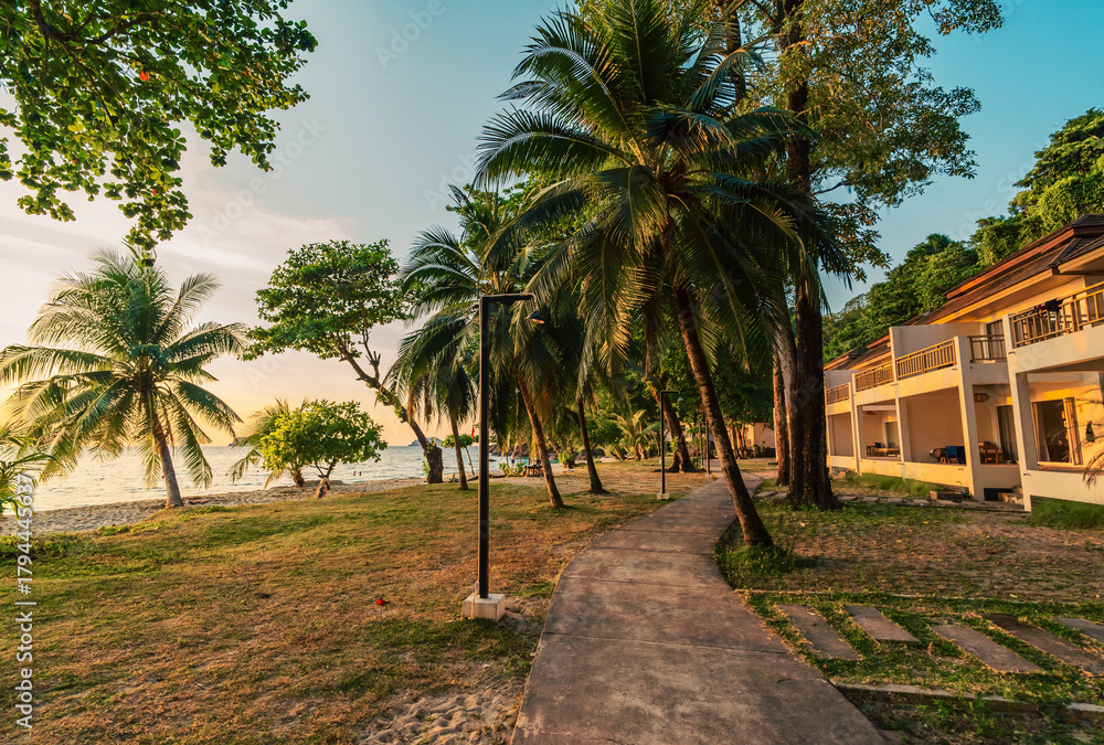 Fototapeta premium The Lonely beach on Koh Chang island in Thailand