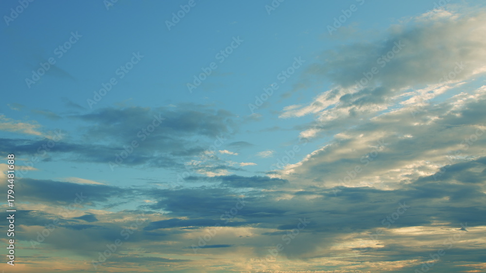 Fototapeta premium A Stunning and Beautifully Artistic Cloudy Sky at Sunset, Radiating an Aura of Peace and Inspiration