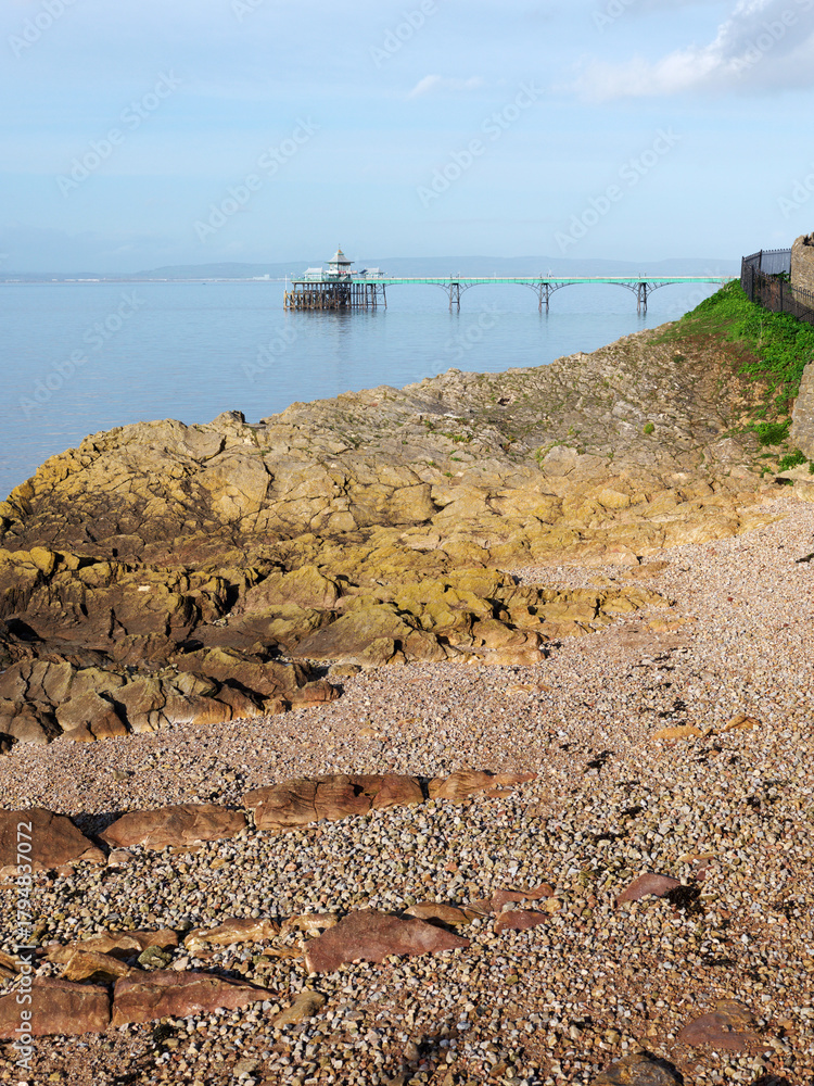 Fototapeta premium Clevedon pier and Clevedon beach with rocks