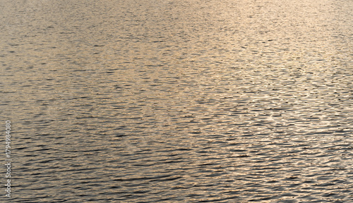 Fototapeta Naklejka Na Ścianę i Meble -  Evening sea waves with sunlight shining in the left corner
