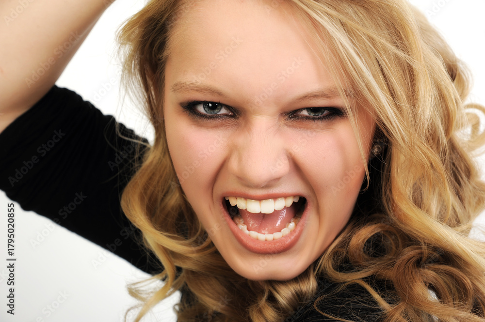 Naklejka premium schönheit, haar, jung, model, blonde, locken, haare, teenager, makeup, styling, make-up, emotional, zähne, portrait, laut, schrei, schreined, brüllen, frau, blond, leitbild, gesicht, gestalten, glamou