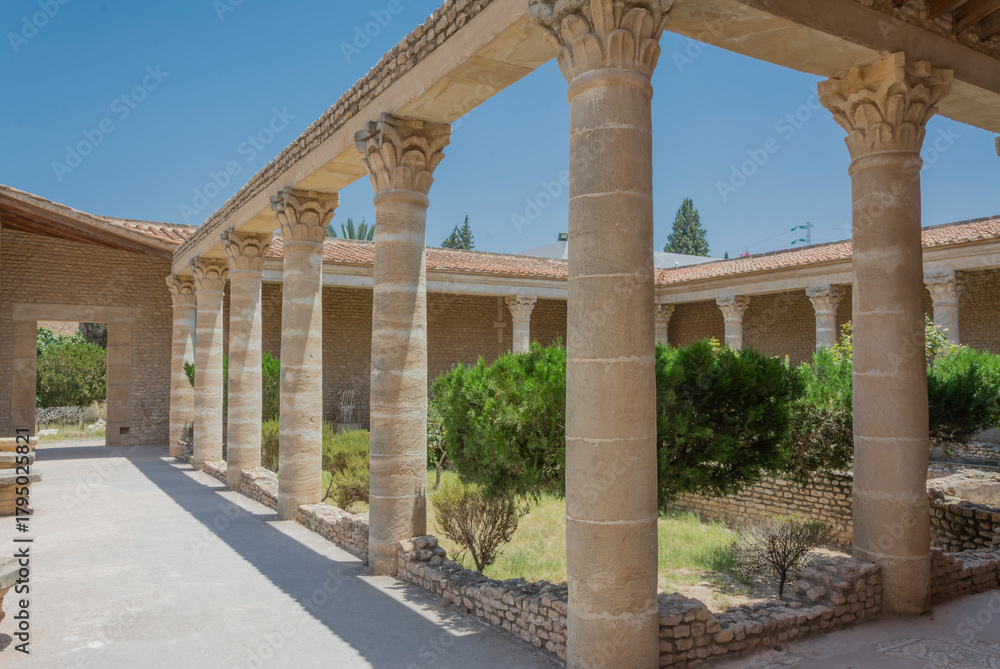 Fototapeta premium Patio domu rzymskiego.Tunezja