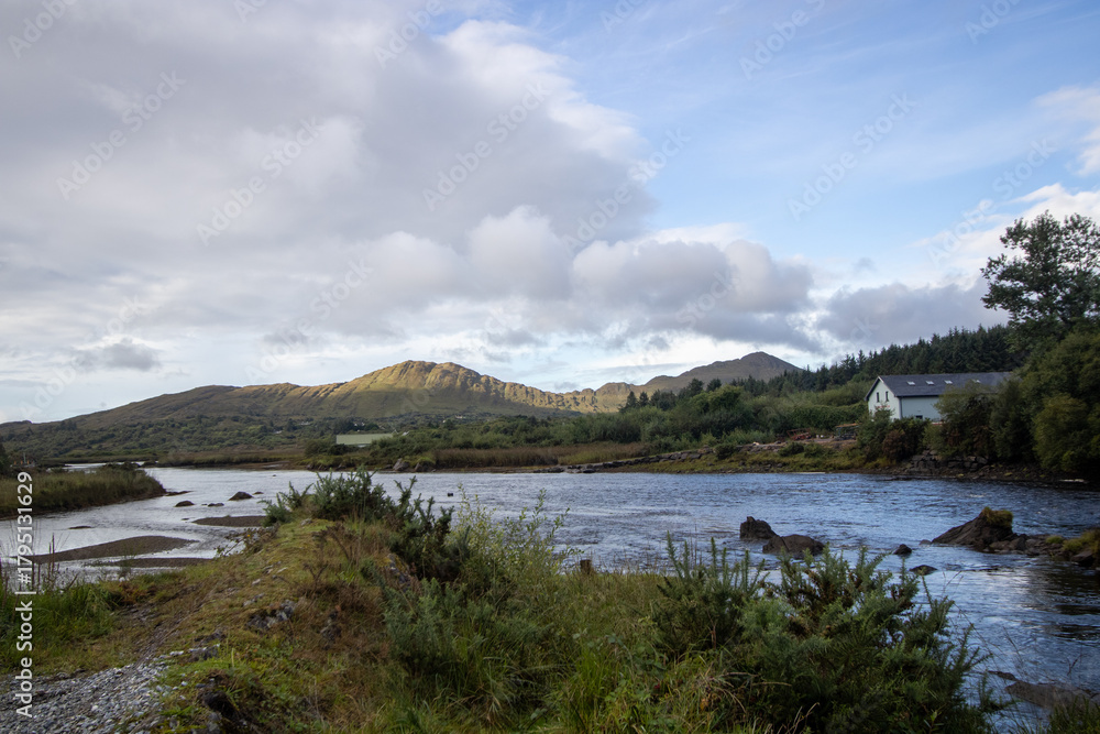 Fototapeta premium lake and mountains view from Sneem at the Ring of Kerry