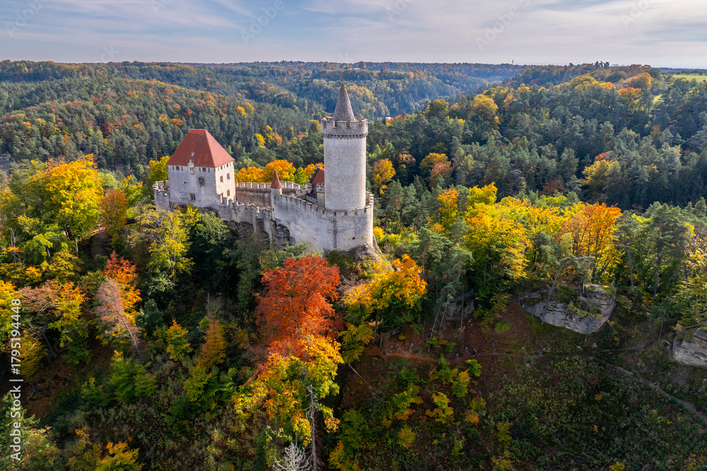 Obraz premium Aerial View of Kokořín Castle Surrounded by Colorful Autumn Forests in the Czech Republic