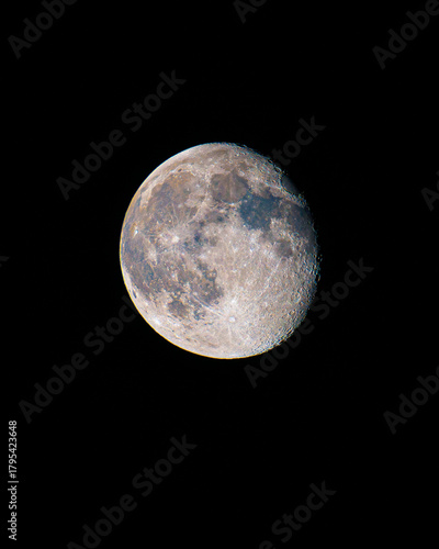 Lua com as suas cores