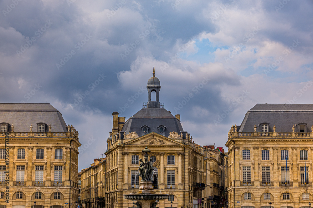 Fototapeta premium La place de la bourse à Bordeaux en France