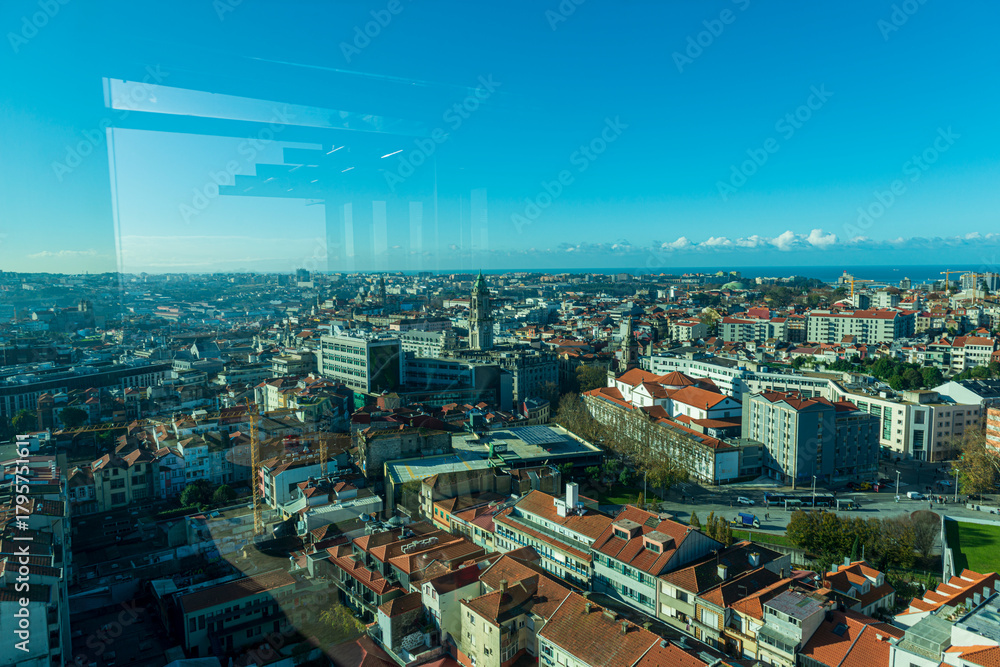 Fototapeta premium Panorámica desde helicóptero de Oporto Portugal, Helicopter panoramic view of Porto Portugal