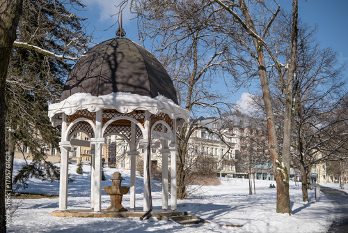 Heilquelle Marienbad im Winter
