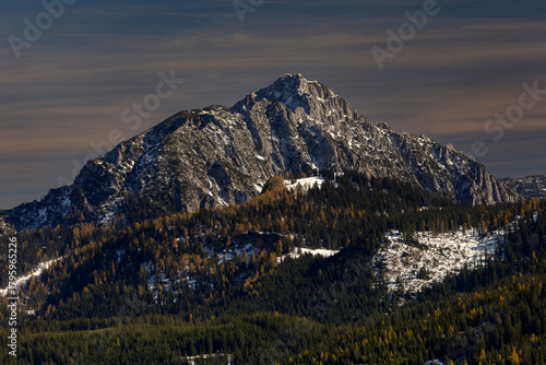 Blick von der Zwieselalm in Richtung Plassen, Gosau, Oberösterreich, Salzkammergut, Österreich. 29.10.2025 