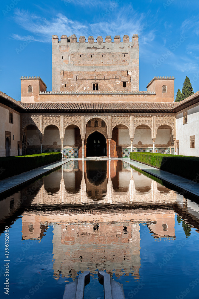 Fototapeta premium Reflections of Comares Tower in the Alhambra's central pool