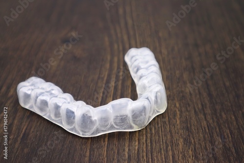 歯の矯正用のマウスピースのクローズアップ