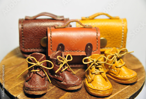 ミニチュアサイズのかわいい革の小物