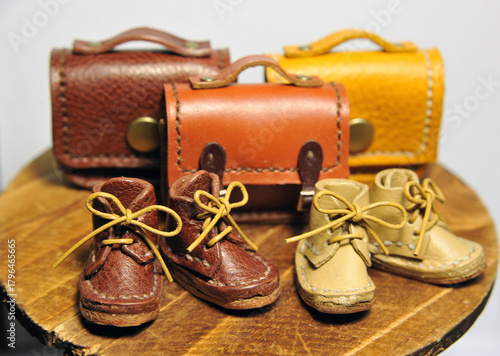 ミニチュアサイズのかわいい革の小物