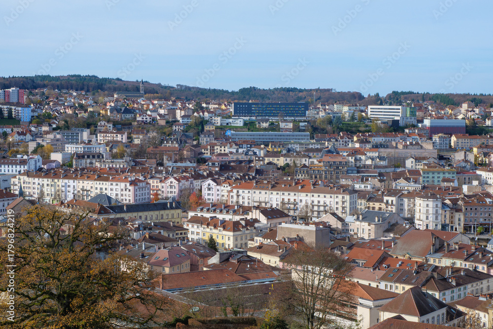 Obraz premium A high-quality cityscape of downtown Épinal, located in the Vosges region of northeastern France. The image showcases the harmonious blend of historic French architecture, modern urban elements