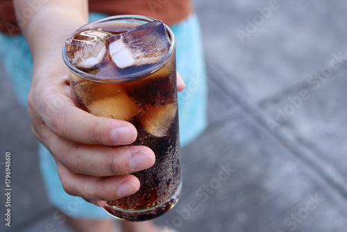 Quadro su tela Soft drink cola iced on hand
