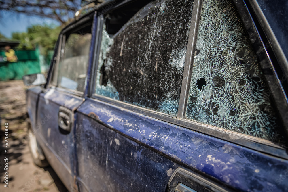 Obraz premium Car destroyed during mortar fire in Sloviansk during Russo-Ukrainian War in Donbas region, Ukraine