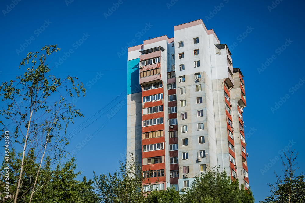 Obraz premium Apartment building in Donetsk during Russo-Ukrainian War in Donbas region, Ukraine
