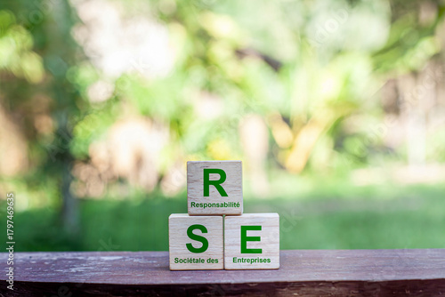RSE stands for Relative Standard Error. In statistics it measures the deviation of an estimate from a sample expressed as a proportion of that estimate.