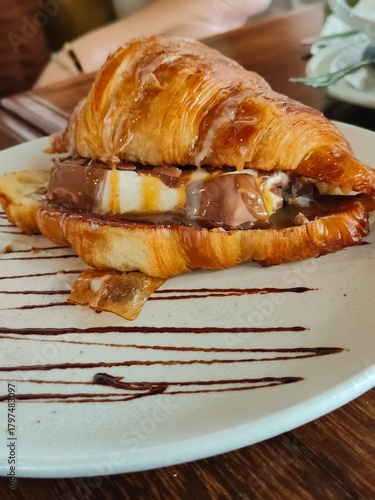 croissant paleta magnun
