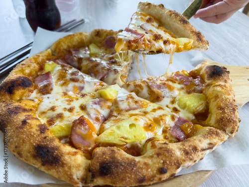 Delicious Hawaiian Pizza with Ham and Pineapple