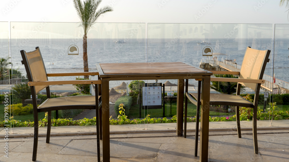 Naklejka premium Table in a café by the sea