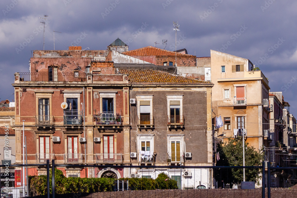 Obraz premium Colorful European Apartment Buildings With Balconies Along A Busy Street