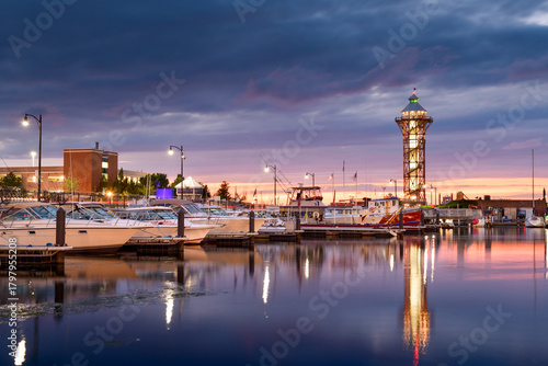 Tableau sur toile Erie, Pennsylvania, USA skyline and Tower 1225