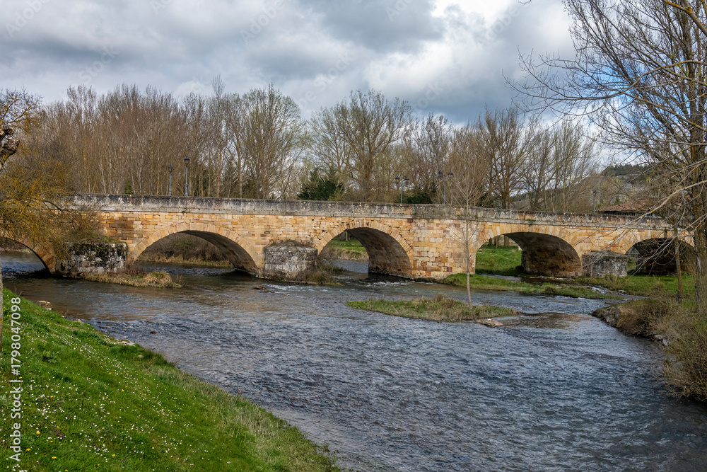 Fototapeta premium Puente Mayor, a medieval stone bridge in Aguilar de Campoo, Palencia
