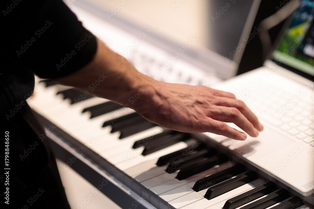 Fototapeta premium keyboard player records music on laptop