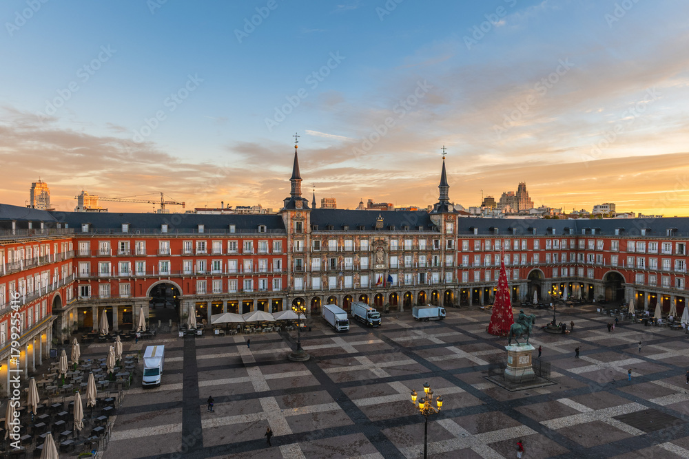 Naklejka premium Mayor Plaza, main square, in Madrid, the capital of Spain at dawn