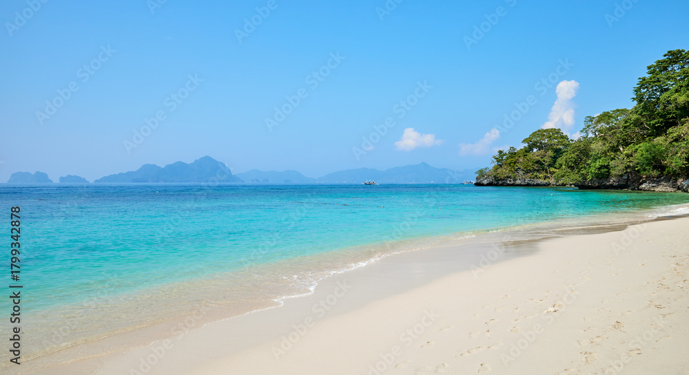 Fototapeta premium Beautiful tropical beach in the Philippines.