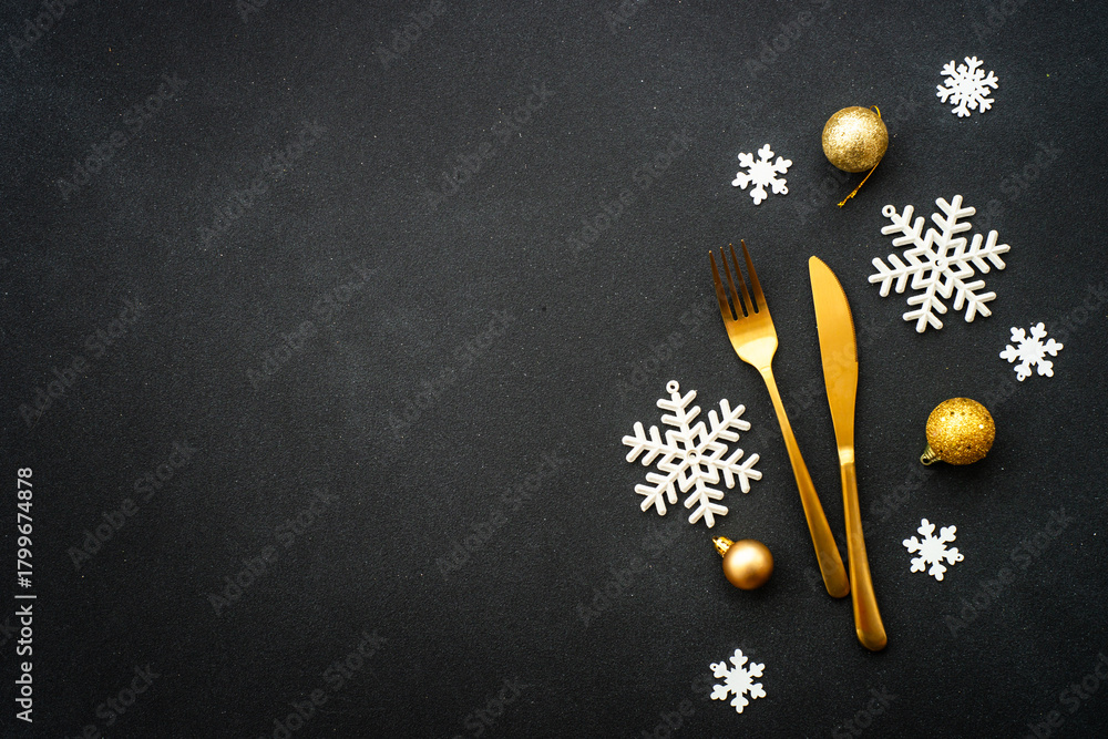Obraz premium Christmas table setting with plate, cutlery and christmas decorations on white background.