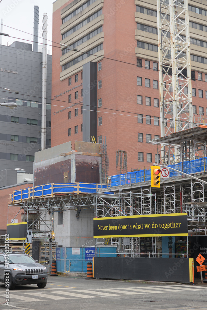Fototapeta premium major construction at Toronto Western Hospital (UHN) viewed from Nassau Street