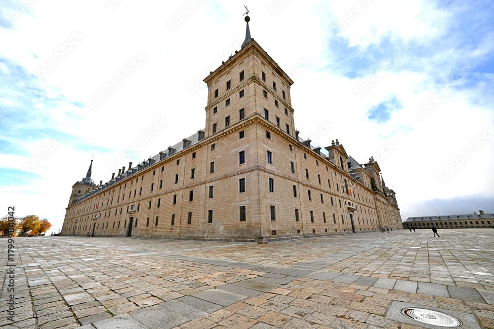 Obraz premium landscape view of the monastery of San Lorenzo de El Escorial, Madrid, Spain November 16, 2025