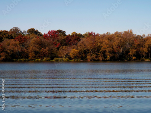 Lakeside View With Small Waves_1010292 