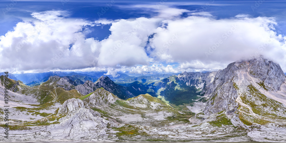 Φωτογραφία Drohnenaufnahme Lago del Predil Italien - Alpiner Bergsee Panorama Luftaufnahme