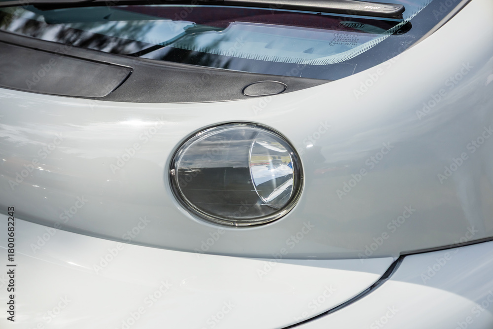 Fototapeta premium 古い自動車のヘッドライト Headlight of the old car