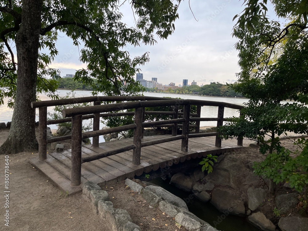 Obraz premium 大濠公園の橋