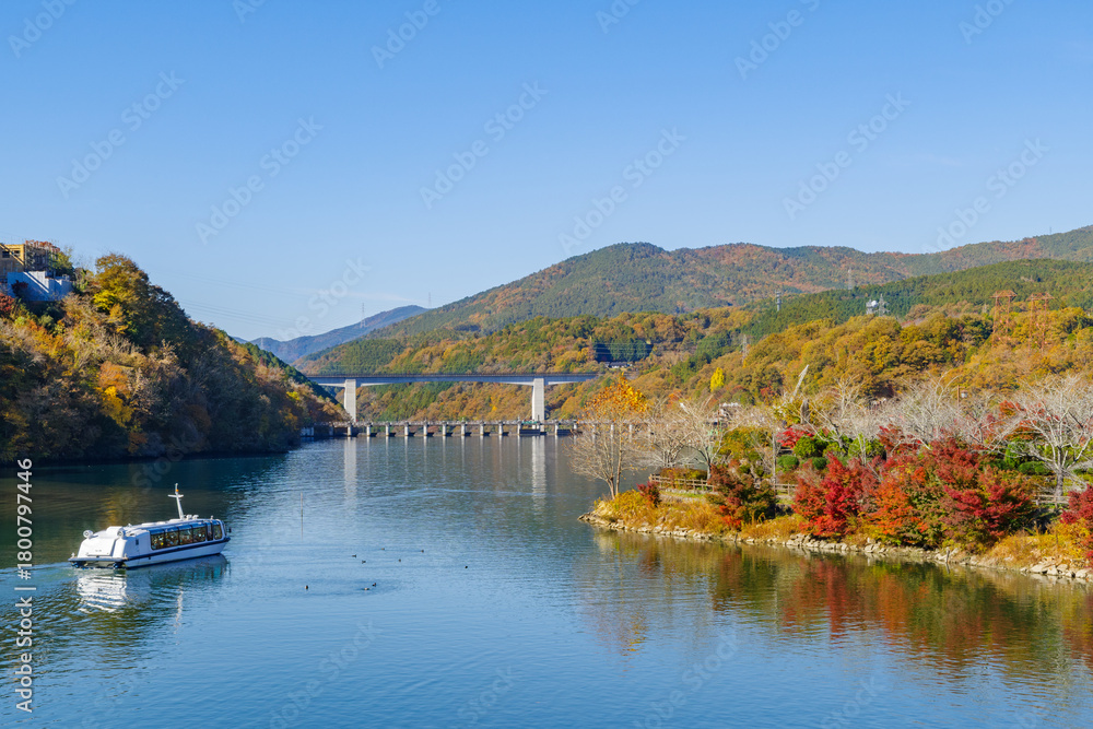 Fototapeta premium 秋の恵那峡（岐阜県恵那市）