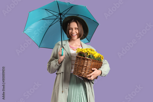 Stylish young woman with ch...