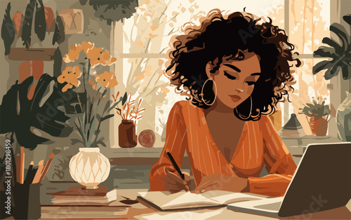 Donna afroamericana con capelli ricci scrive su diario accanto al laptop in un interno accogliente.