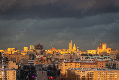 Canvas Print A city skyline with a cloudy sky in Moscow
