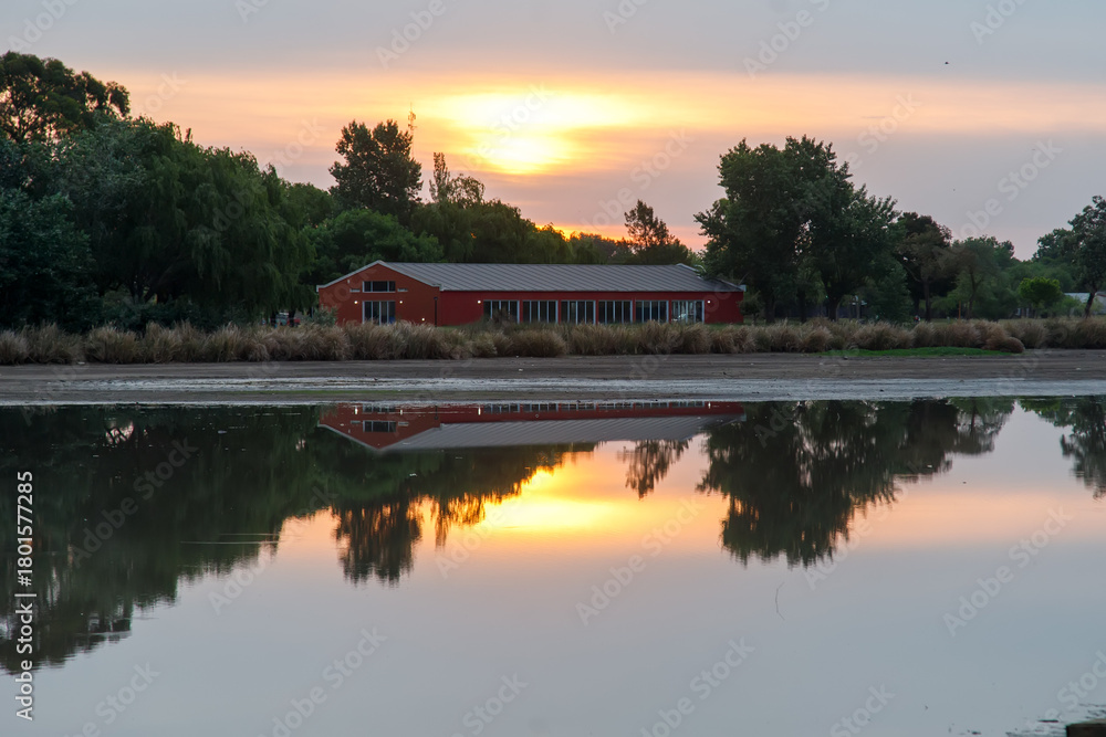 Obraz premium sunset at the lake