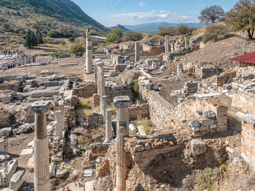 Panoramic view of the archaeological ruins of Ephesus, Türkiye