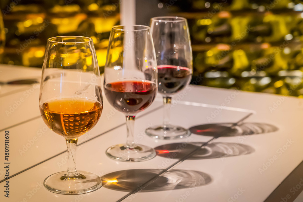 Naklejka premium port wine testing, glasses with drink - white and red