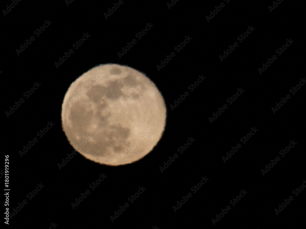 Naklejka premium Crisp winter scenery and skies in the valley.