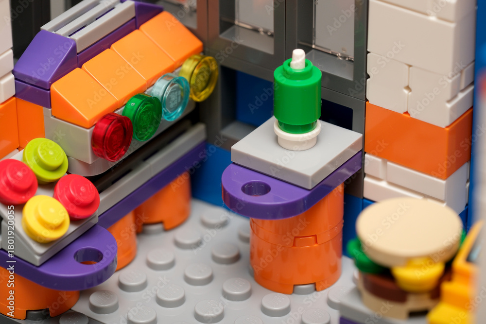 Naklejka premium Colorful building scene featuring a playful food stall setup